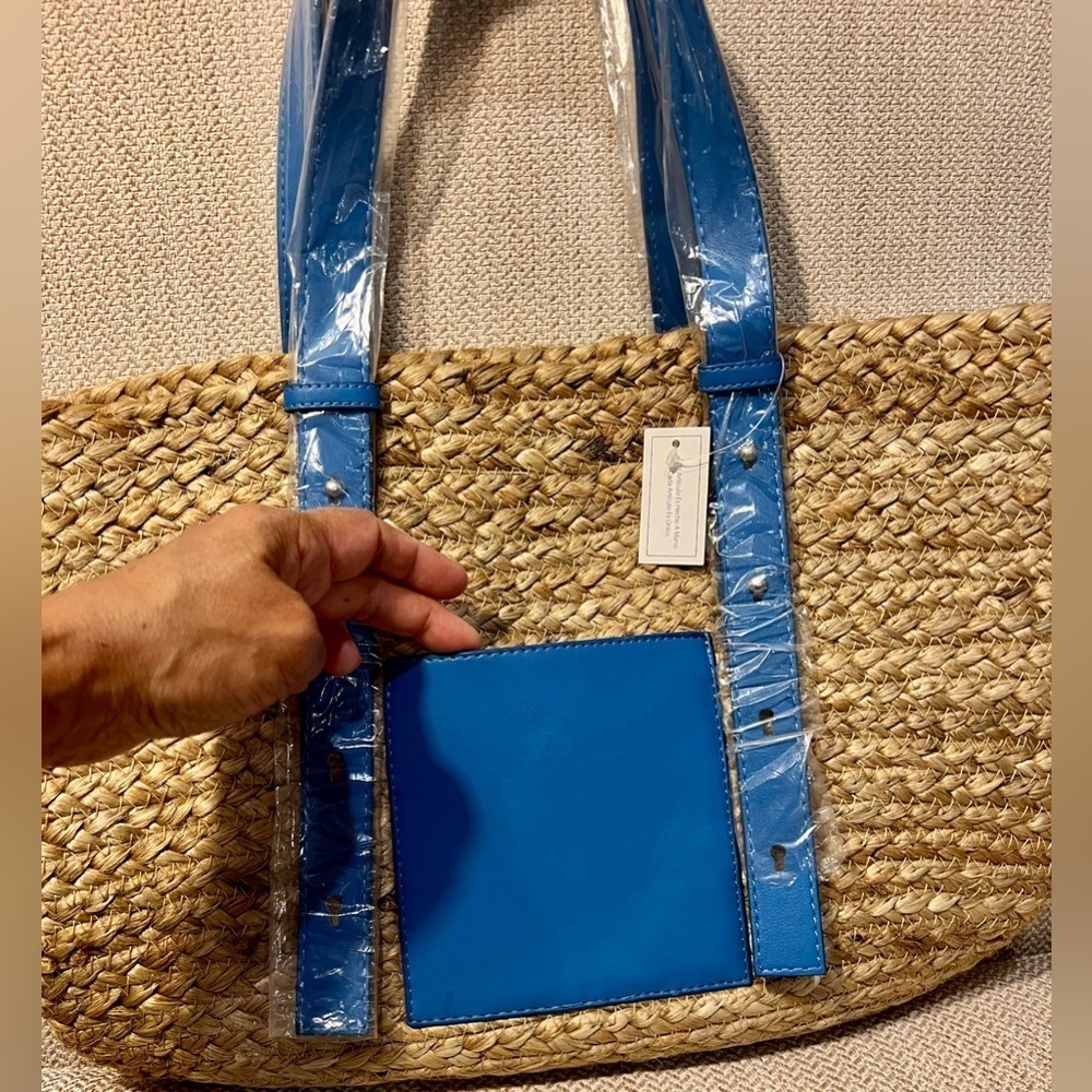 Handmade summer woven bag with blue leather handle and pocket in front - Picture 2 of 9